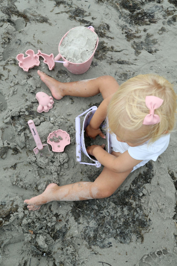 Scrunch: Modelčki za peskovnik umazano roza barve